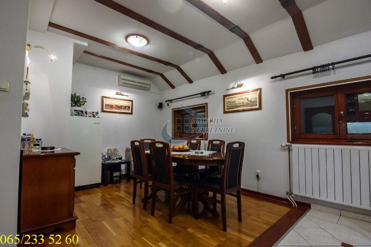 Četvorosoban stan na prodaju, Gundulićev Venac, Beograd, 104m², 5. sprat, 380.000 €