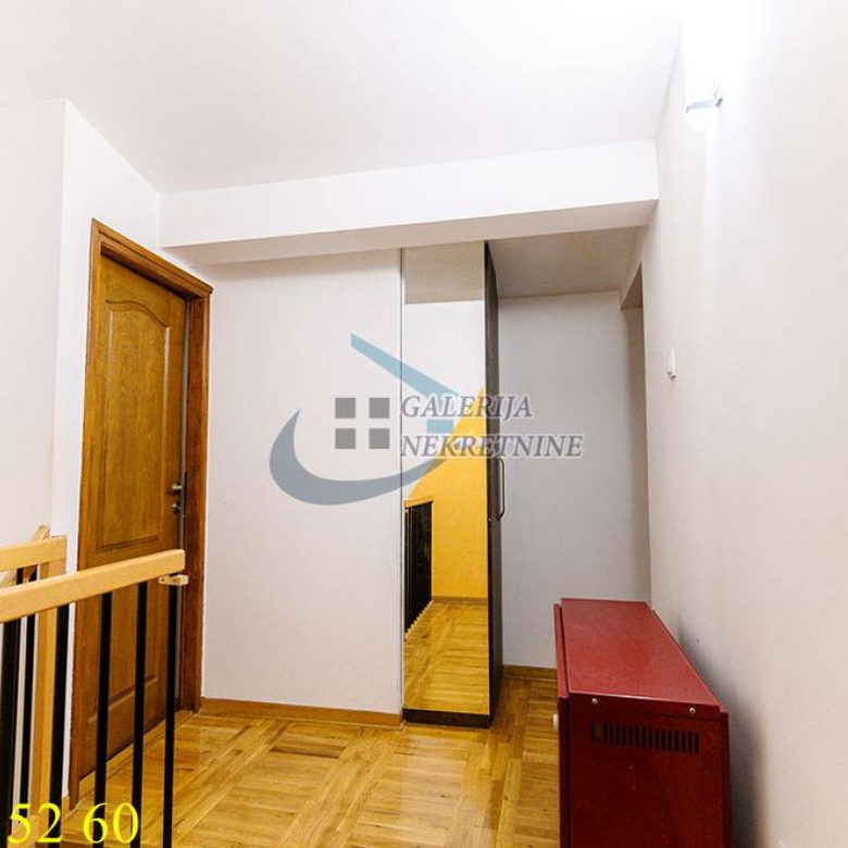 Trosoban stan na prodaju, Karaburma, Beograd, 72m², 4. sprat, 155.000 €