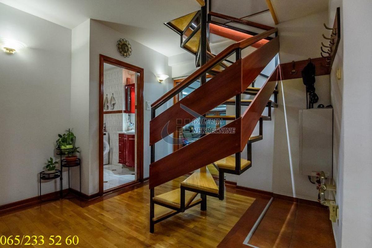 Četvorosoban stan na prodaju, Gundulićev Venac, Beograd, 104m², 5. sprat, 380.000 €