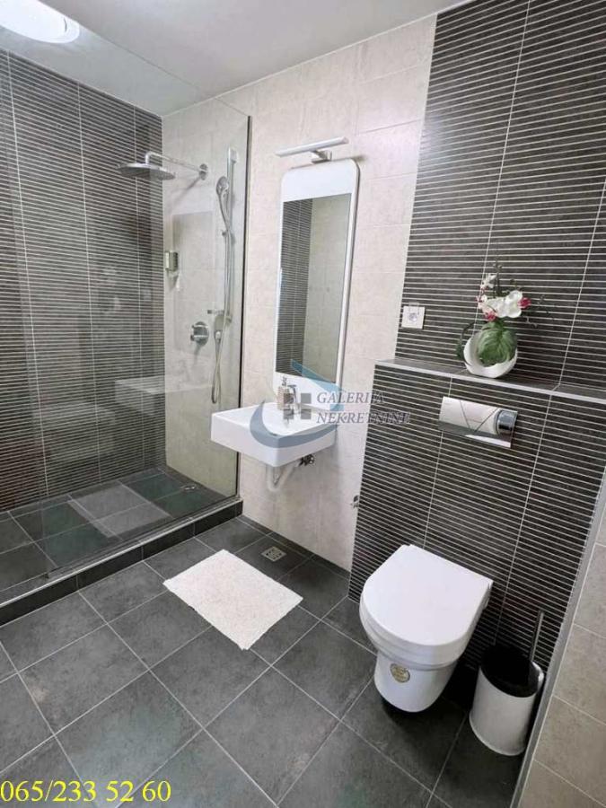 Četvoroiposoban stan na prodaju, Skojevsko Naselje, Beograd, 270m², 580.000 €