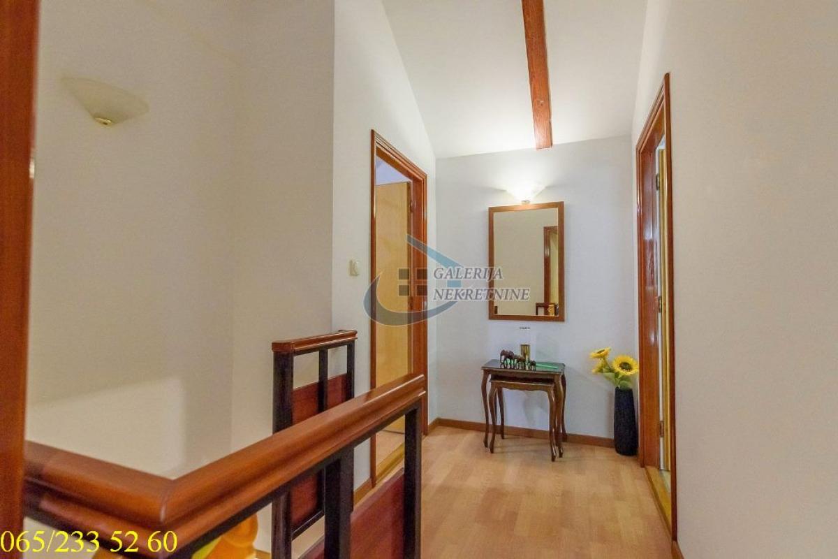 Četvorosoban stan na prodaju, Gundulićev Venac, Beograd, 104m², 5. sprat, 380.000 €