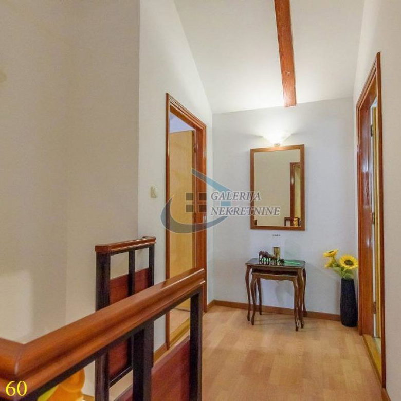 Četvorosoban stan na prodaju, Gundulićev Venac, Beograd, 104m², 5. sprat, 380.000 €