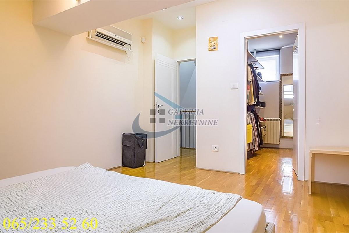 Četvoroiposoban stan na prodaju, Đeram Pijaca, Beograd, 157m², 375.000 €