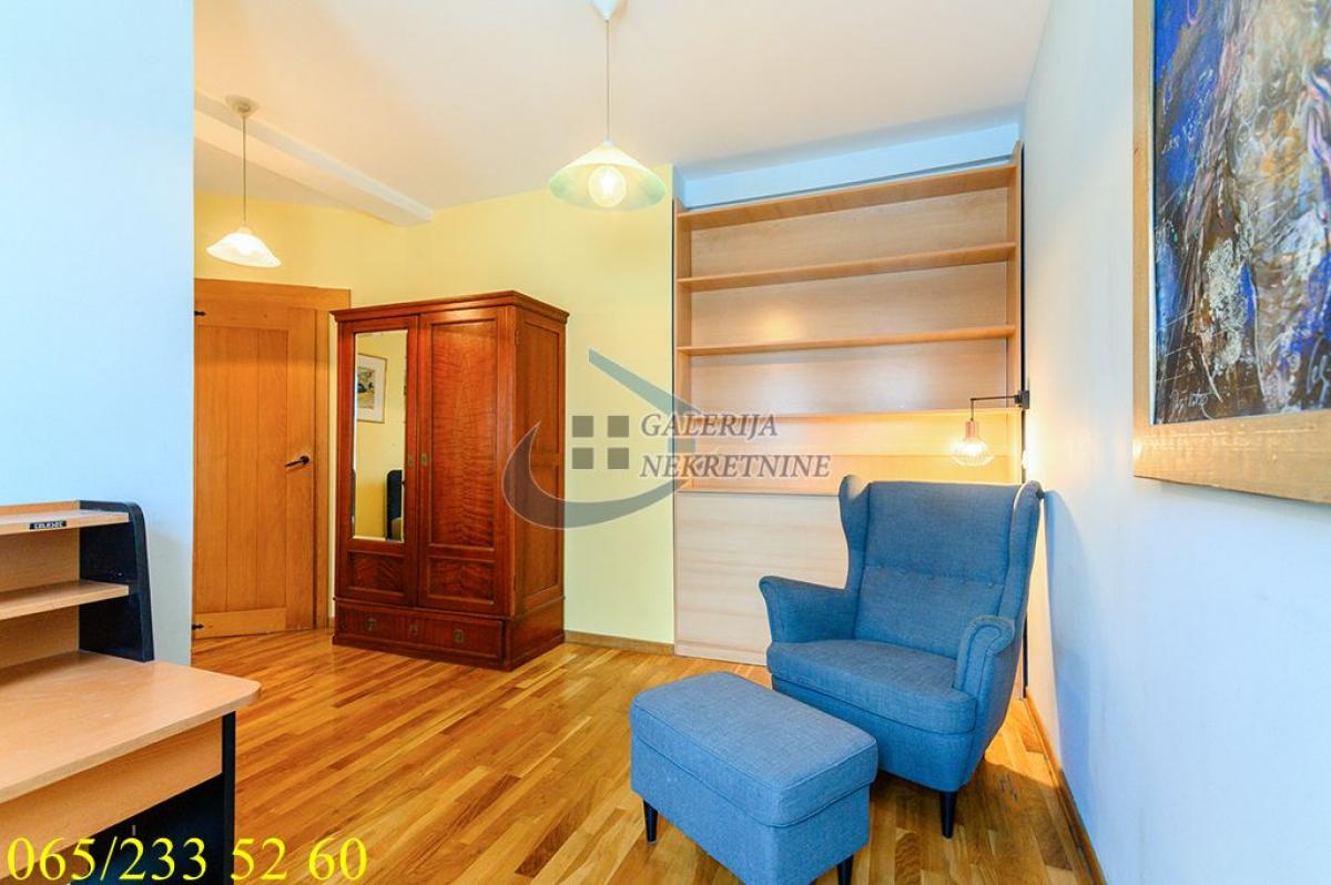 Trosoban stan na prodaju, Atelje 212, Beograd, 78m², 4. sprat, 315.000 €