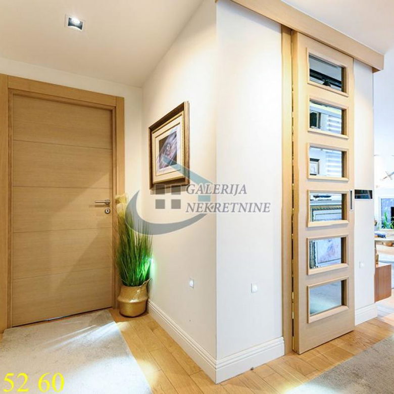 Trosoban stan na prodaju, Južni Bulevar, Beograd, 83m², 389.000 €