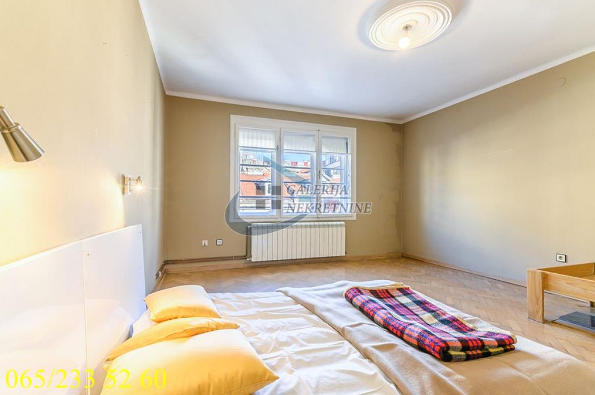 Trosoban stan na prodaju, Zeleni Venac, Beograd, 72m², 225.000 €
