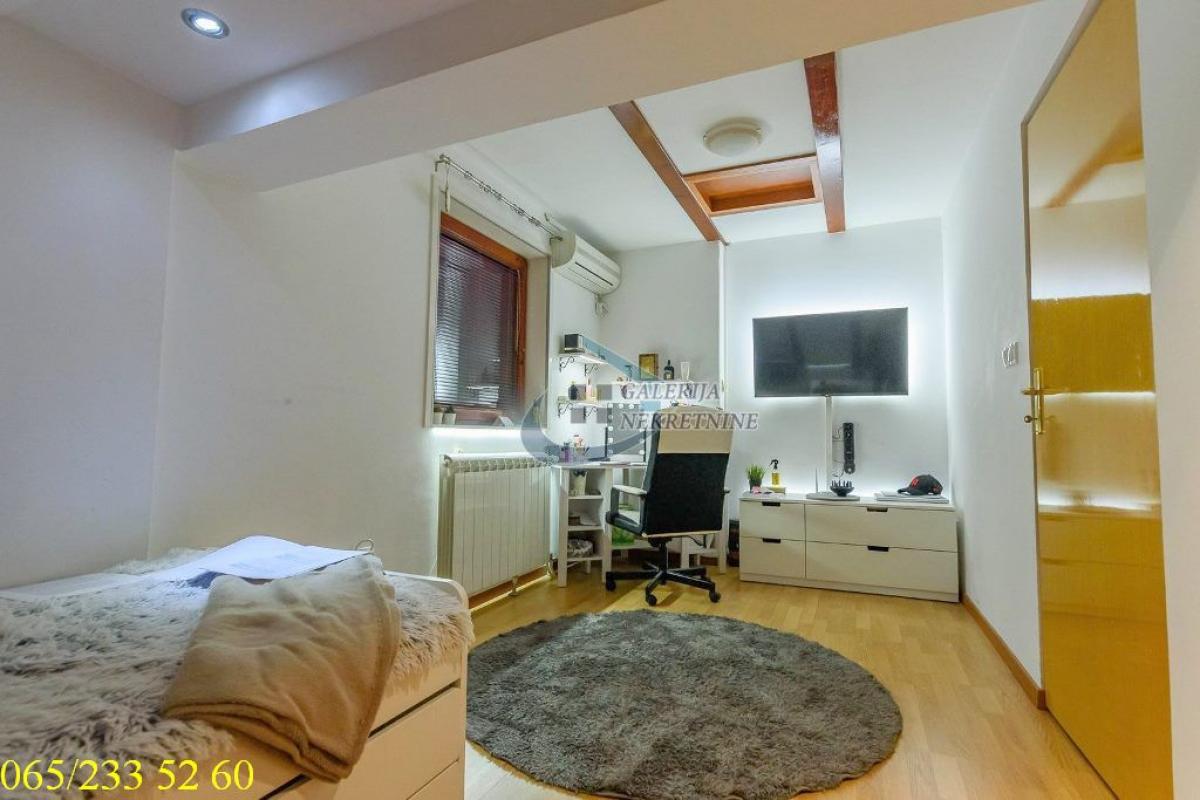 Četvorosoban stan na prodaju, Gundulićev Venac, Beograd, 104m², 5. sprat, 380.000 €