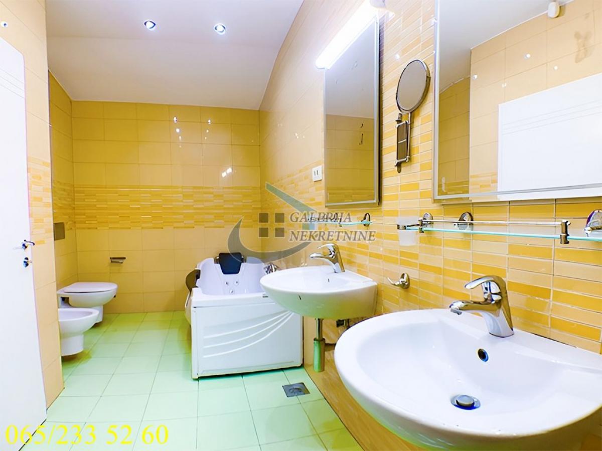 Četvoroiposoban stan na prodaju, Đeram Pijaca, Beograd, 157m², 375.000 €