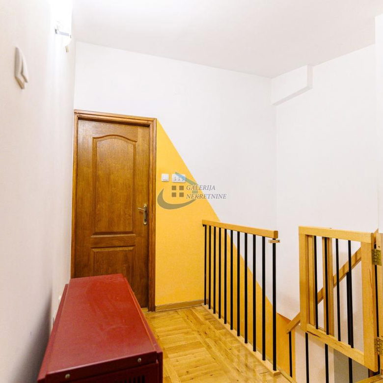 Trosoban stan na prodaju, Karaburma, Beograd, 72m², 4. sprat, 155.000 €