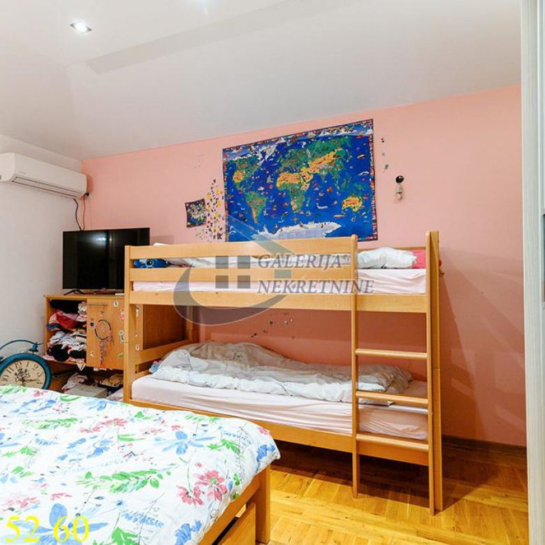 Trosoban stan na prodaju, Karaburma, Beograd, 72m², 4. sprat, 155.000 €