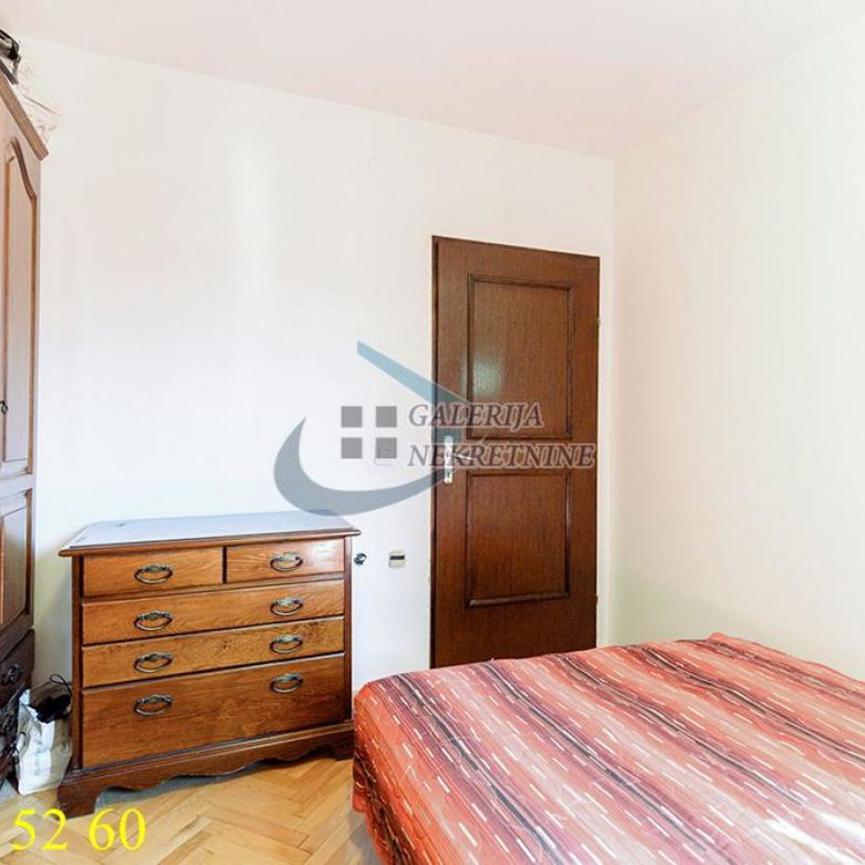 Četvorosoban stan na prodaju, Đeram Pijaca, Beograd, 81m², 300.000 €