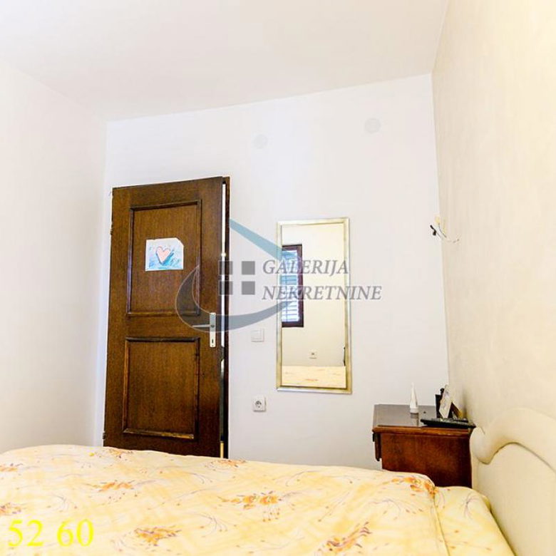 Četvorosoban stan na prodaju, Đeram Pijaca, Beograd, 81m², 300.000 €