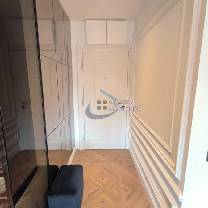 Jednosoban stan na prodaju, Terazije, Beograd, 38m², 1. sprat, 247.000 €