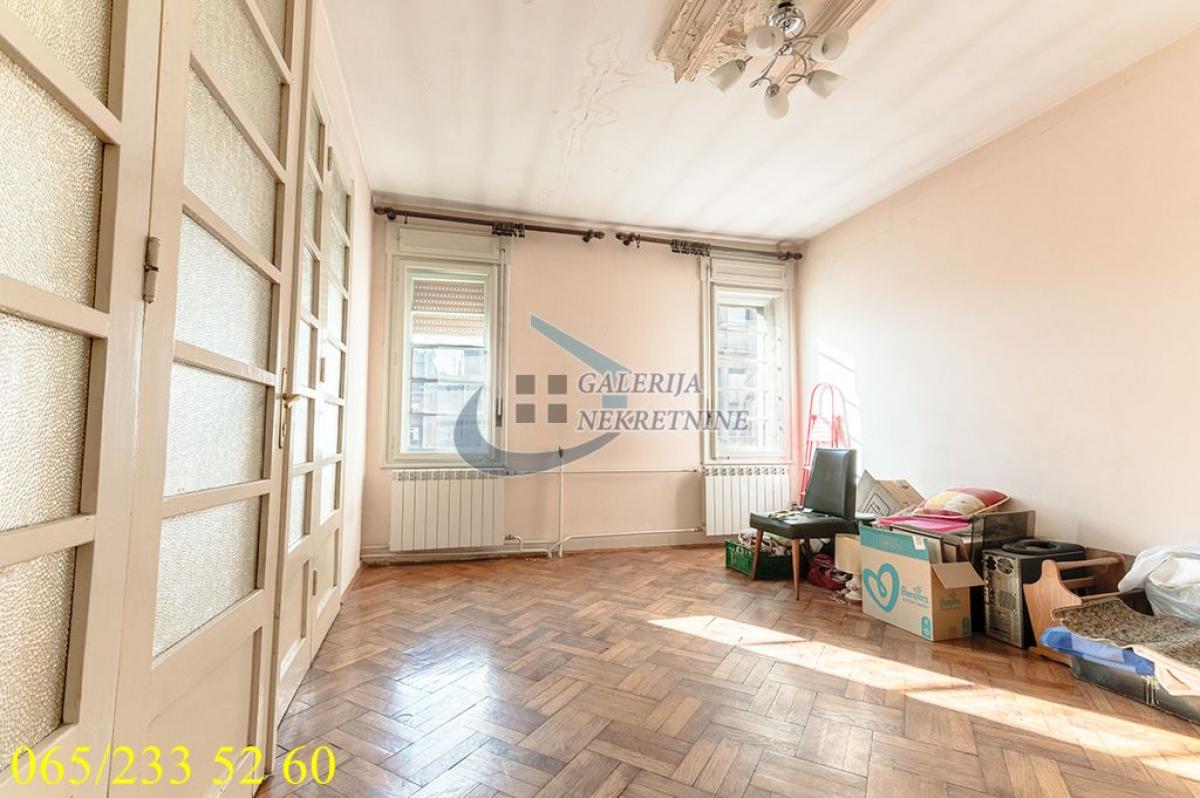 Trosoban stan na prodaju, Studentski Trg, Beograd, 77m², 4. sprat, 377.000 €