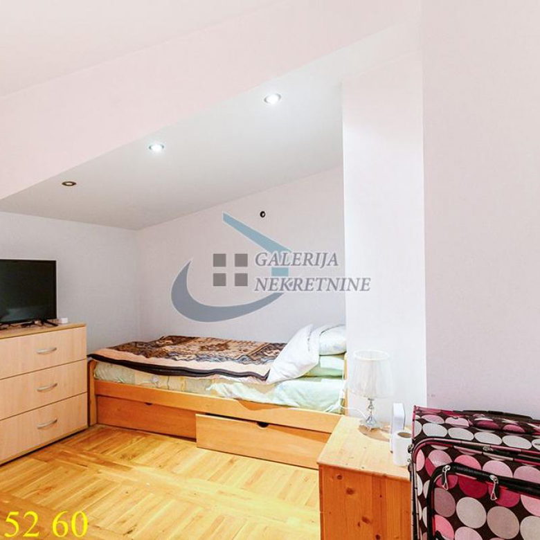 Trosoban stan na prodaju, Karaburma, Beograd, 72m², 4. sprat, 155.000 €