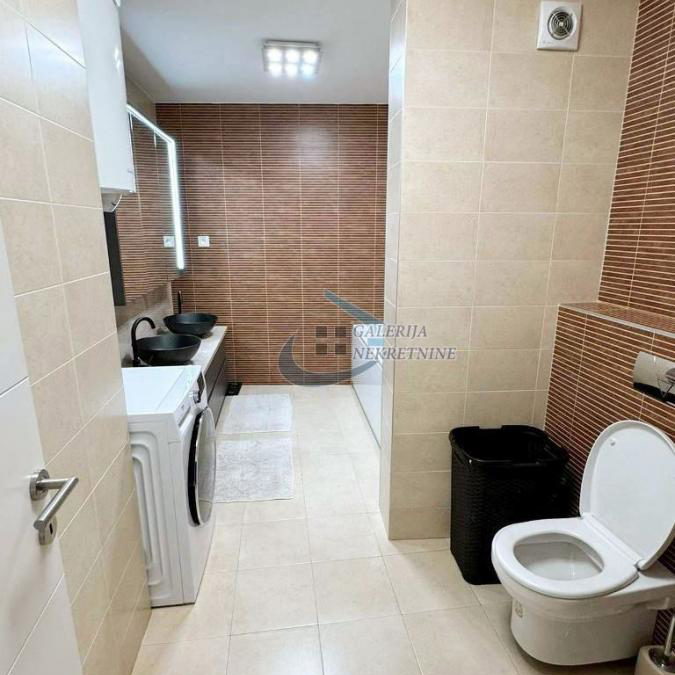 Četvoroiposoban stan na prodaju, Skojevsko Naselje, Beograd, 270m², 580.000 €