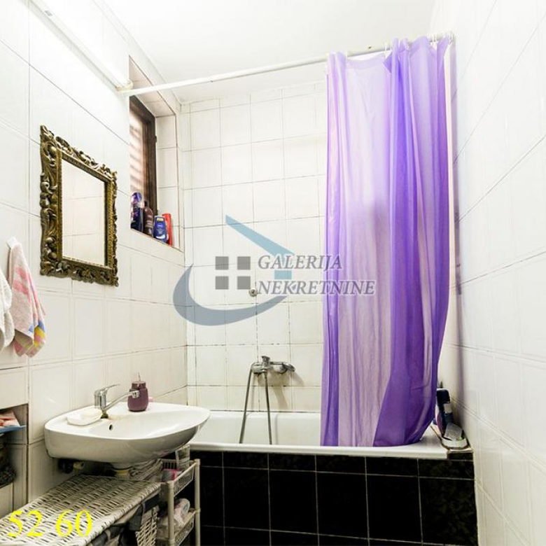 Četvorosoban stan na prodaju, Đeram Pijaca, Beograd, 81m², 300.000 €