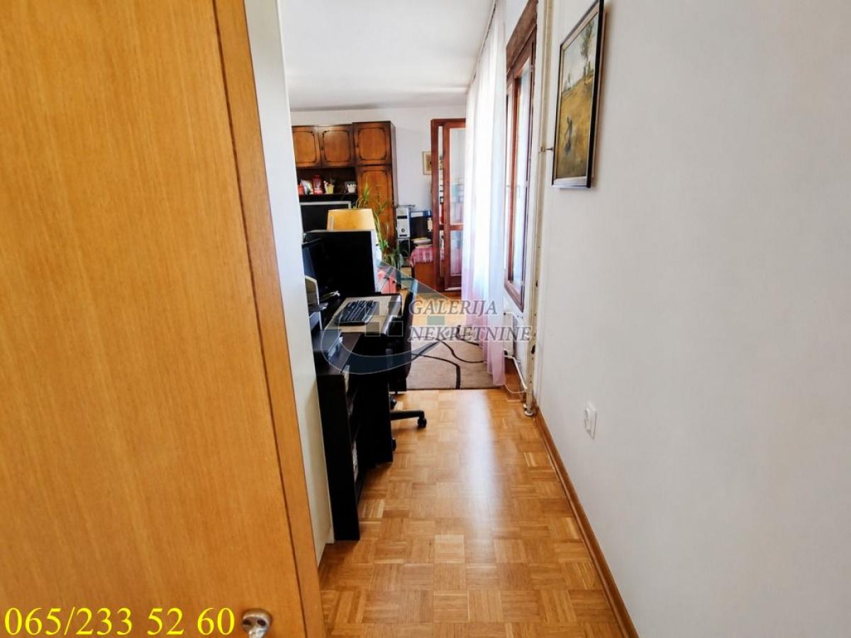 Troiposoban stan na prodaju, Labudovo Brdo, Beograd, 95m², 270.000 €