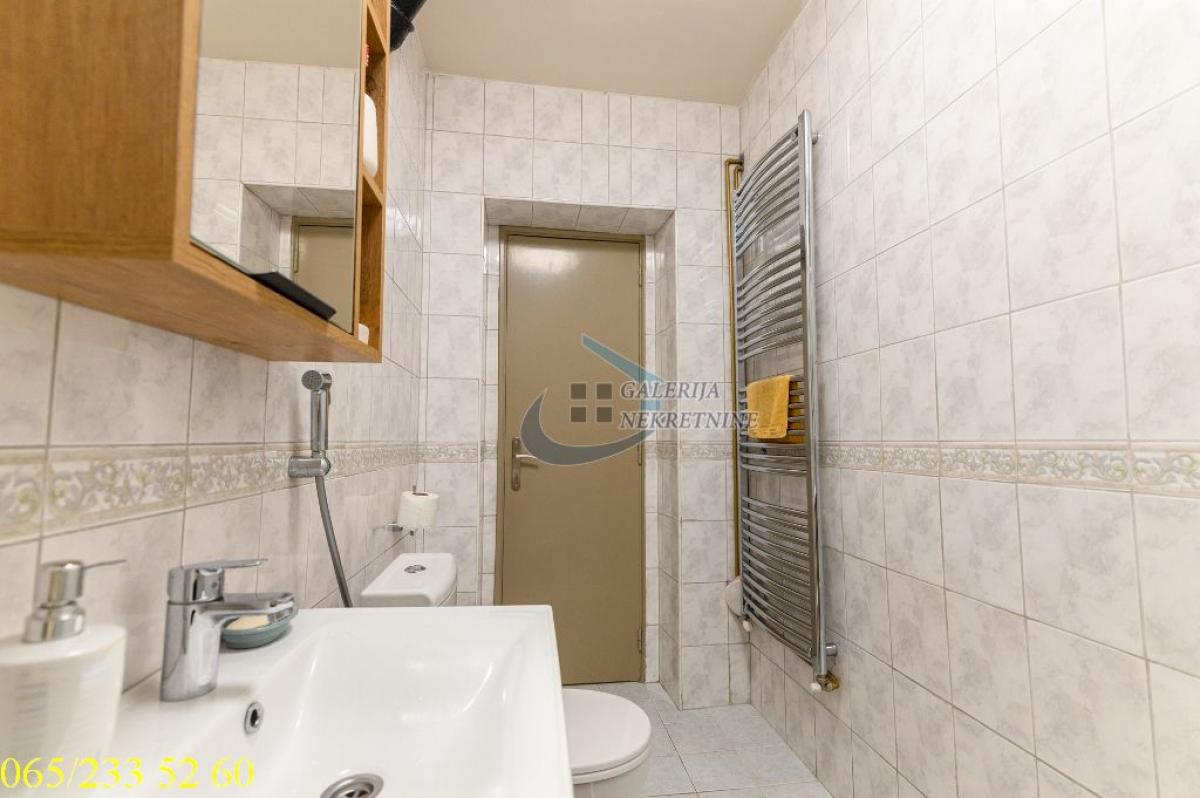 Četvorosoban stan na prodaju, Gradska Bolnica, Beograd, 104m², 3. sprat, 348.000 €