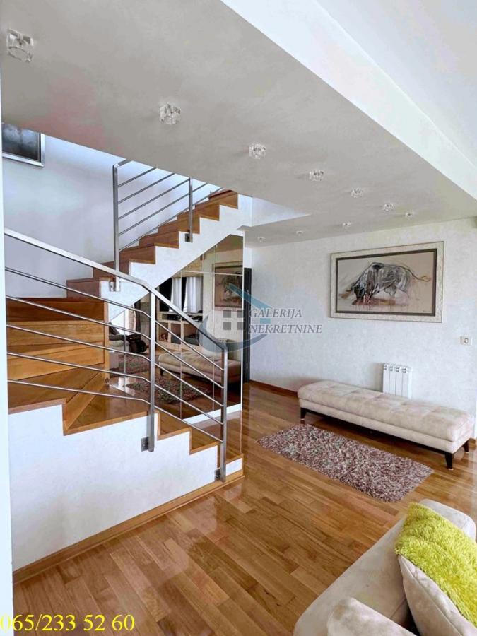 Četvoroiposoban stan na prodaju, Skojevsko Naselje, Beograd, 270m², 580.000 €