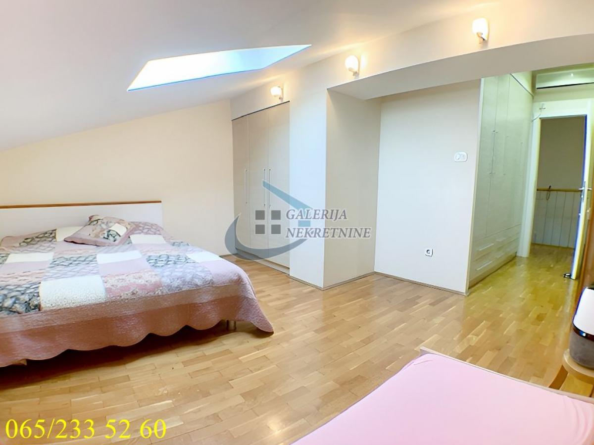 Četvoroiposoban stan na prodaju, Đeram Pijaca, Beograd, 157m², 375.000 €