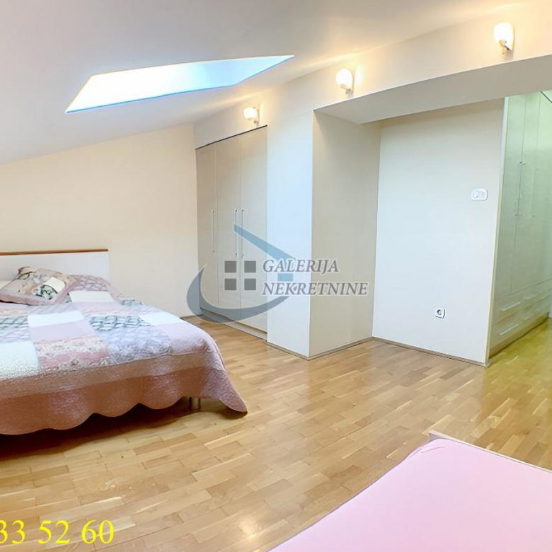 Četvoroiposoban stan na prodaju, Đeram Pijaca, Beograd, 157m², 375.000 €