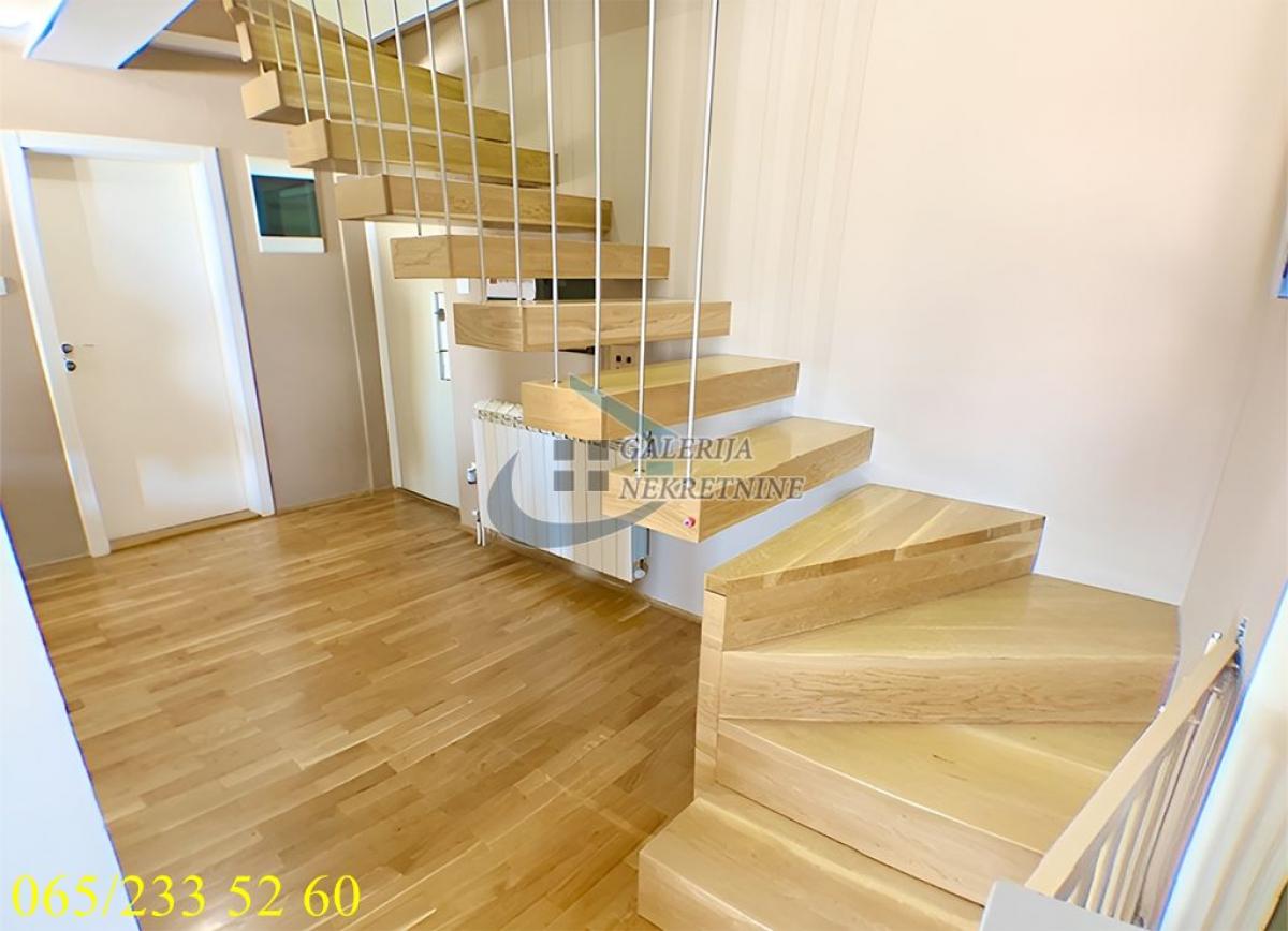 Četvoroiposoban stan na prodaju, Đeram Pijaca, Beograd, 157m², 375.000 €