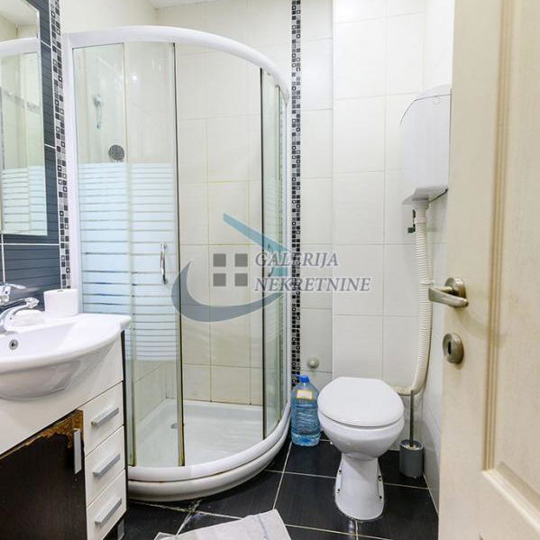 Trosoban stan na prodaju, Karaburma, Beograd, 72m², 4. sprat, 155.000 €