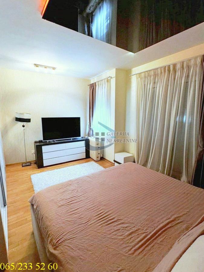 Četvoroiposoban stan na prodaju, Skojevsko Naselje, Beograd, 270m², 580.000 €