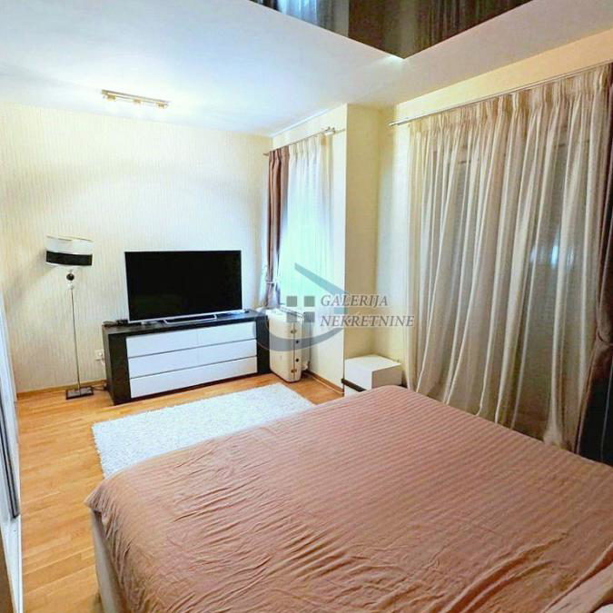 Četvoroiposoban stan na prodaju, Skojevsko Naselje, Beograd, 270m², 580.000 €