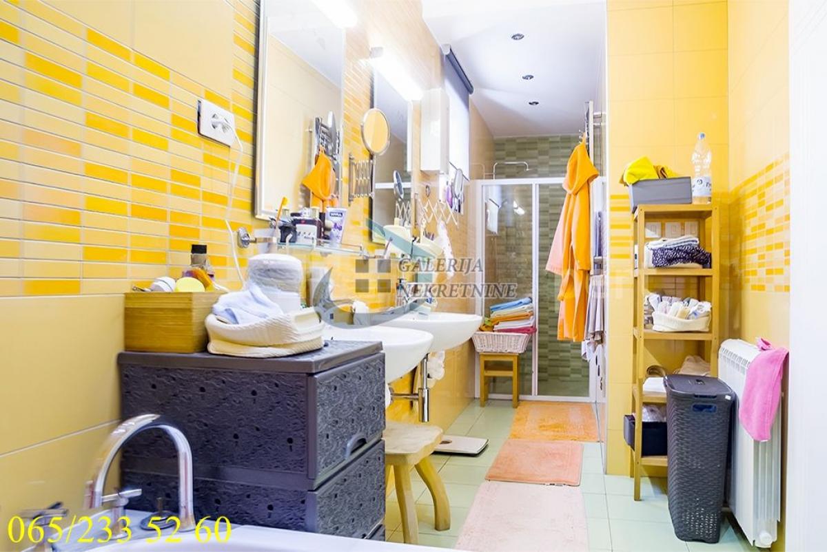 Četvoroiposoban stan na prodaju, Đeram Pijaca, Beograd, 157m², 375.000 €