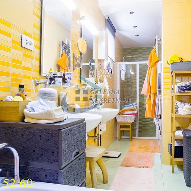 Četvoroiposoban stan na prodaju, Đeram Pijaca, Beograd, 157m², 375.000 €