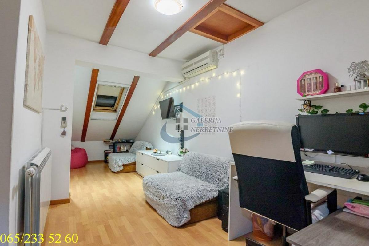 Četvorosoban stan na prodaju, Gundulićev Venac, Beograd, 104m², 5. sprat, 380.000 €