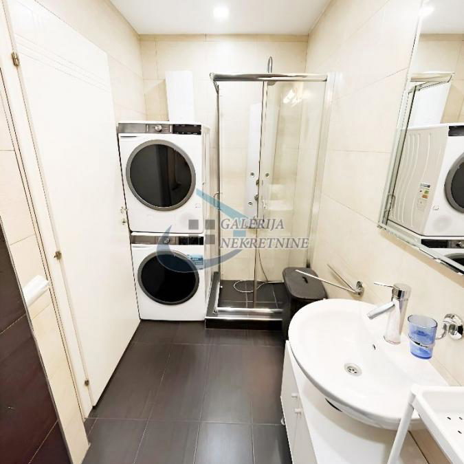 Četvoroiposoban stan na prodaju, Đeram Pijaca, Beograd, 157m², 375.000 €