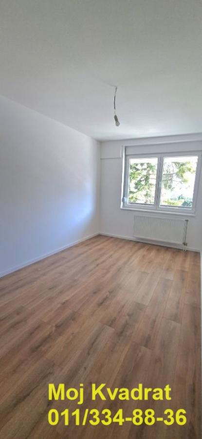 Četvorosoban stan na prodaju, Sremčica, Beograd, 94m², 165.000 €