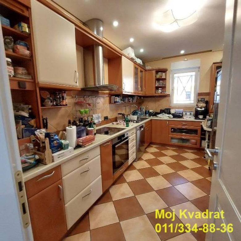 Kuća na prodaju, Banovo Brdo, Beograd, 400m², 1.300.000 €