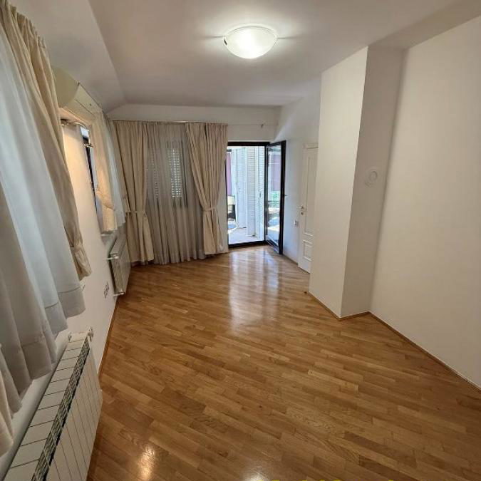 Kuća za izdavanje, FON, Beograd, 312m², 4.000 €/mes