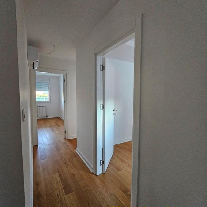 Četvorosoban stan na prodaju, Vukov Spomenik, Beograd, 110m², 415.800 €