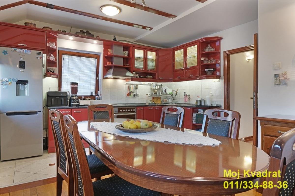 Četvorosoban stan na prodaju, Gundulićev Venac, Beograd, 104m², 4. sprat, 380.000 €