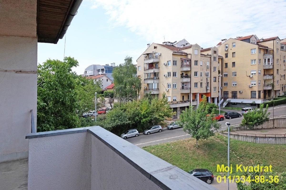 Trosoban stan na prodaju, Karaburma, Beograd, 68m², 153.000 €