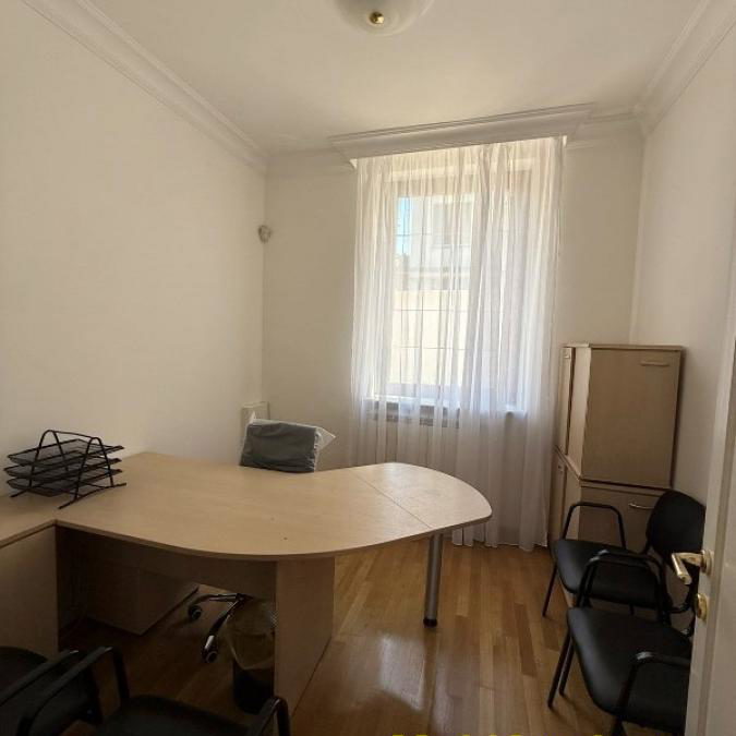 Kuća za izdavanje, FON, Beograd, 312m², 4.000 €/mes