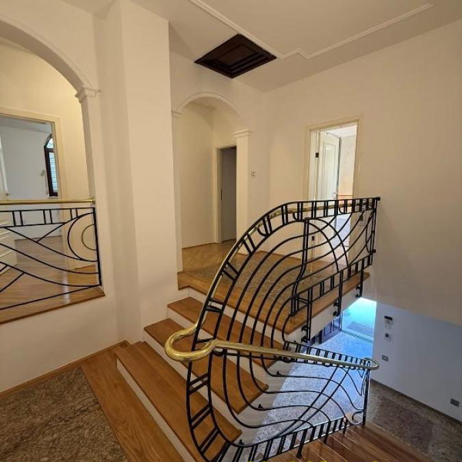 Kuća za izdavanje, FON, Beograd, 312m², 4.000 €/mes