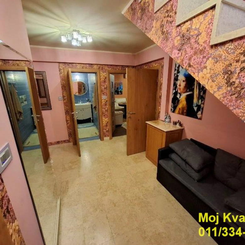 Kuća na prodaju, Sremčica, Beograd, 300m², 390.000 €