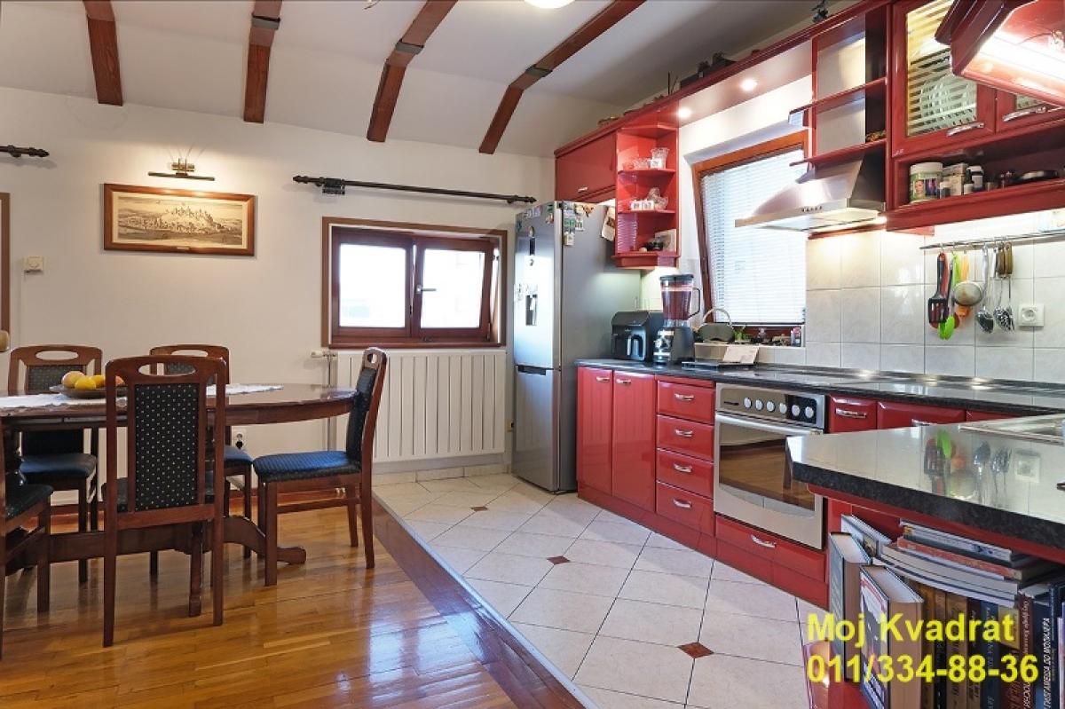 Četvorosoban stan na prodaju, Gundulićev Venac, Beograd, 104m², 4. sprat, 380.000 €