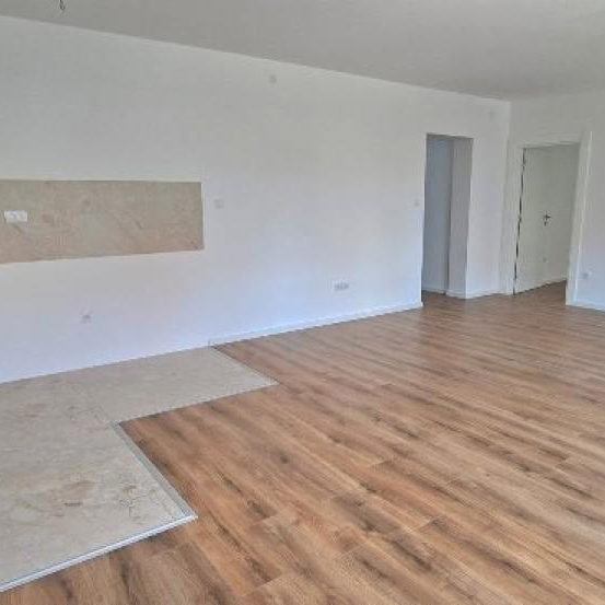Četvorosoban stan na prodaju, Sremčica, Beograd, 94m², 165.000 €
