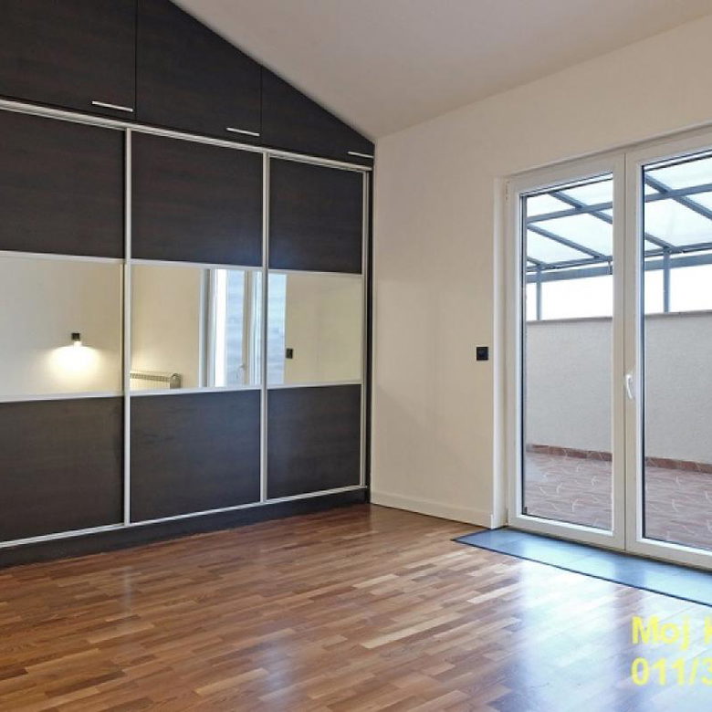 Trosoban stan na prodaju, Saobraćajni Fakultet, Beograd, 172m², 399.000 €