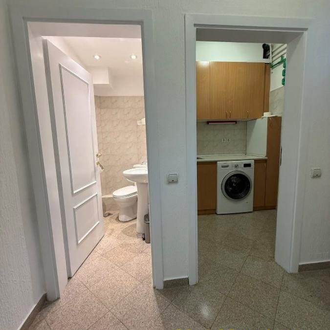 Kuća za izdavanje, FON, Beograd, 312m², 4.000 €/mes