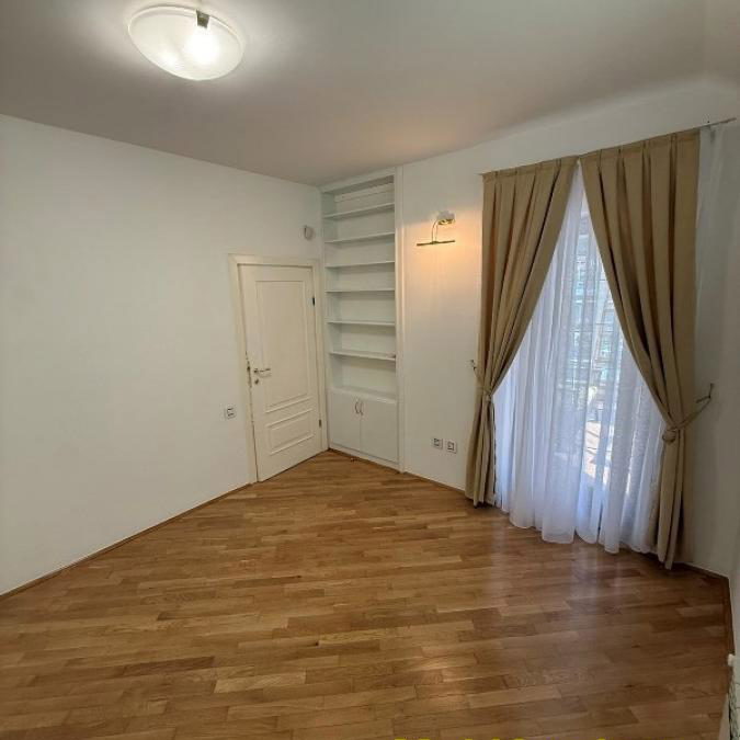 Kuća za izdavanje, FON, Beograd, 312m², 4.000 €/mes