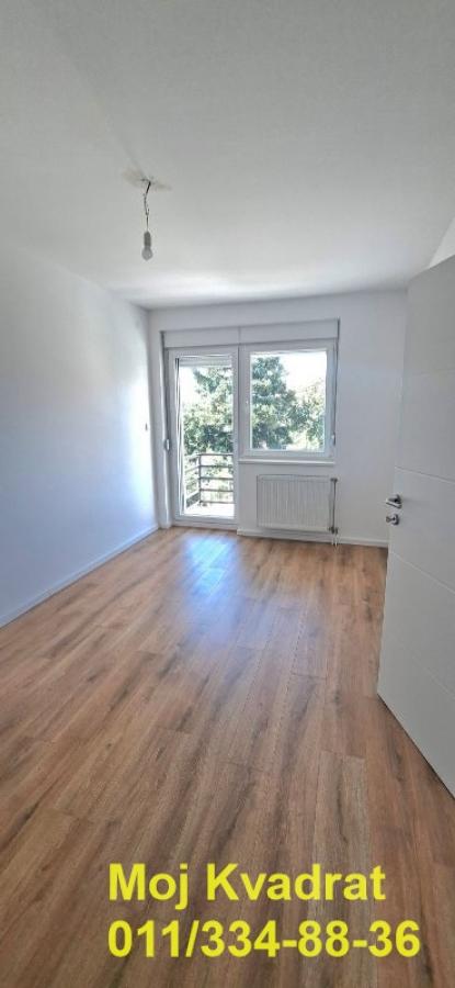 Četvorosoban stan na prodaju, Sremčica, Beograd, 94m², 165.000 €