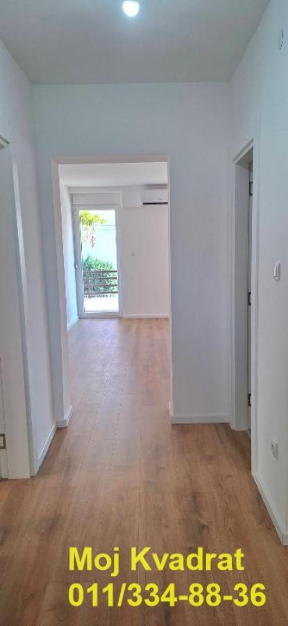 Četvorosoban stan na prodaju, Sremčica, Beograd, 94m², 165.000 €